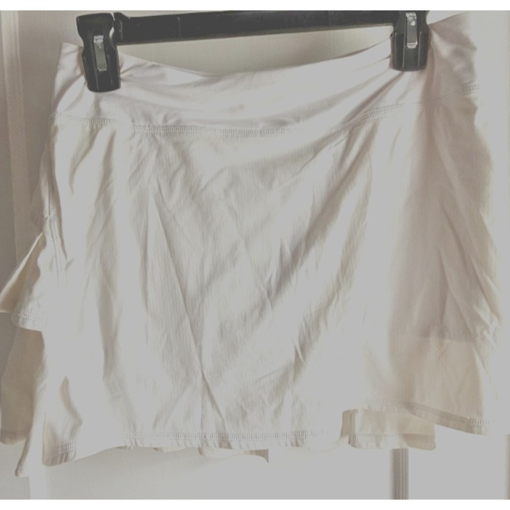 Lululemon Athletica woman play off the pleats tennis skort size 6 tall white‎